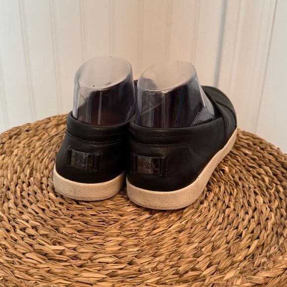 Toms Black Leather Women’s  Loafers - 7 - Good Condition - Picture 3 of 8